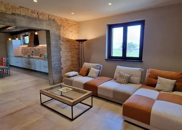 Characteristic Restored With 360 Degree Views * Montefino