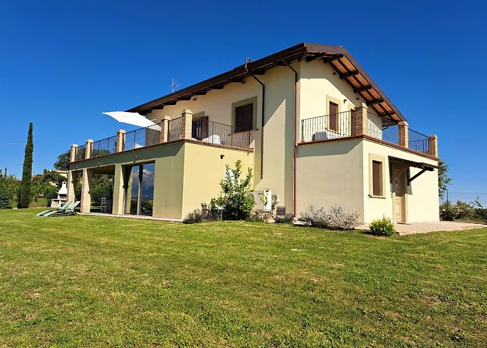 Characteristic Restored With 360 Degree Views 別荘